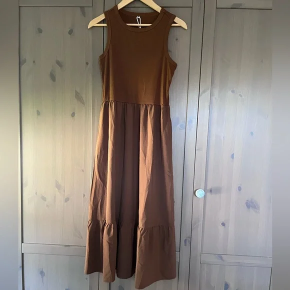 Sleeveless Brown Maxi Dress 🐻 - Picture 1 of 5